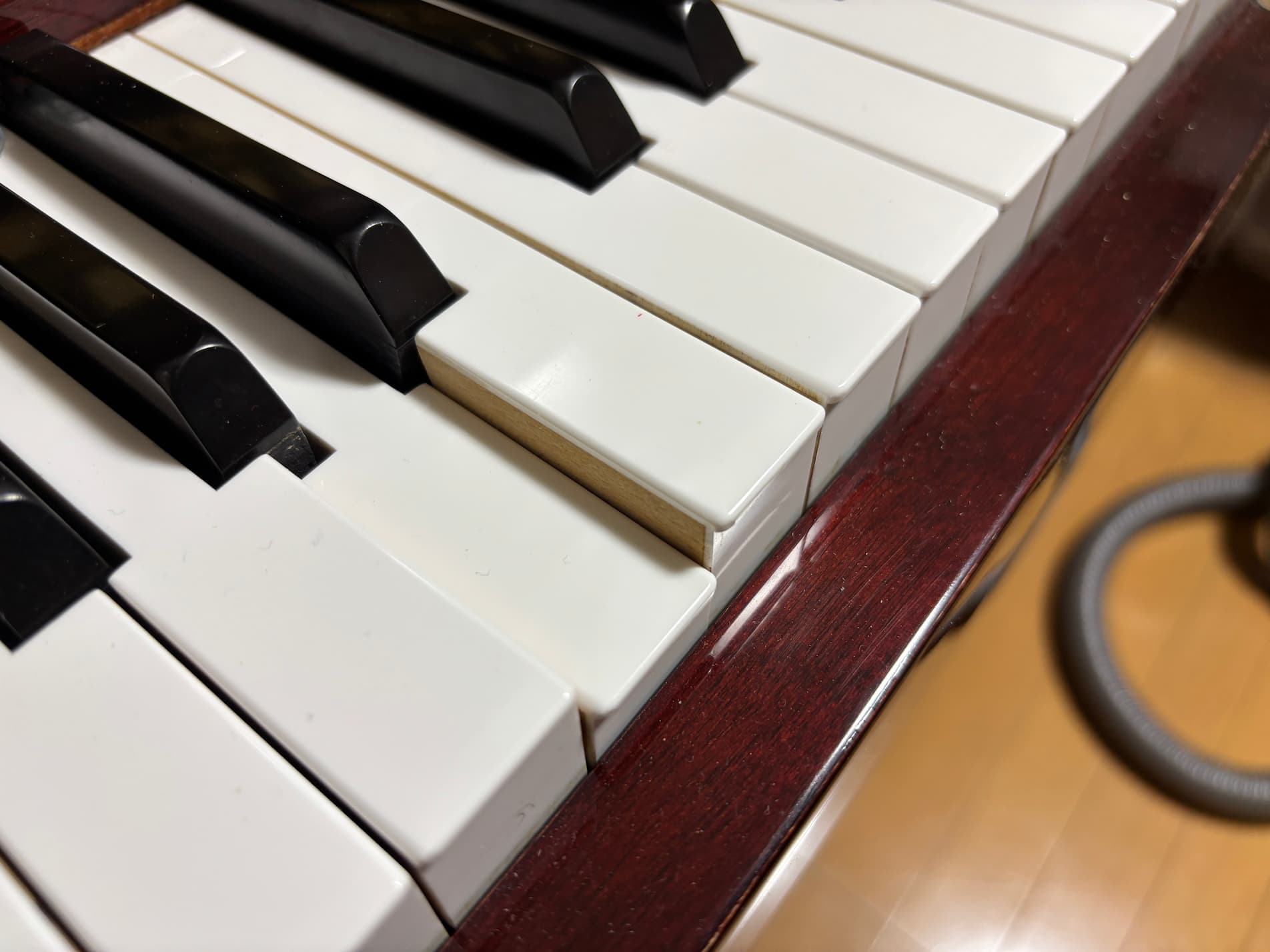 下がったまま戻らない鍵盤
